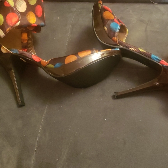 Shoes - Picture 3 of 7